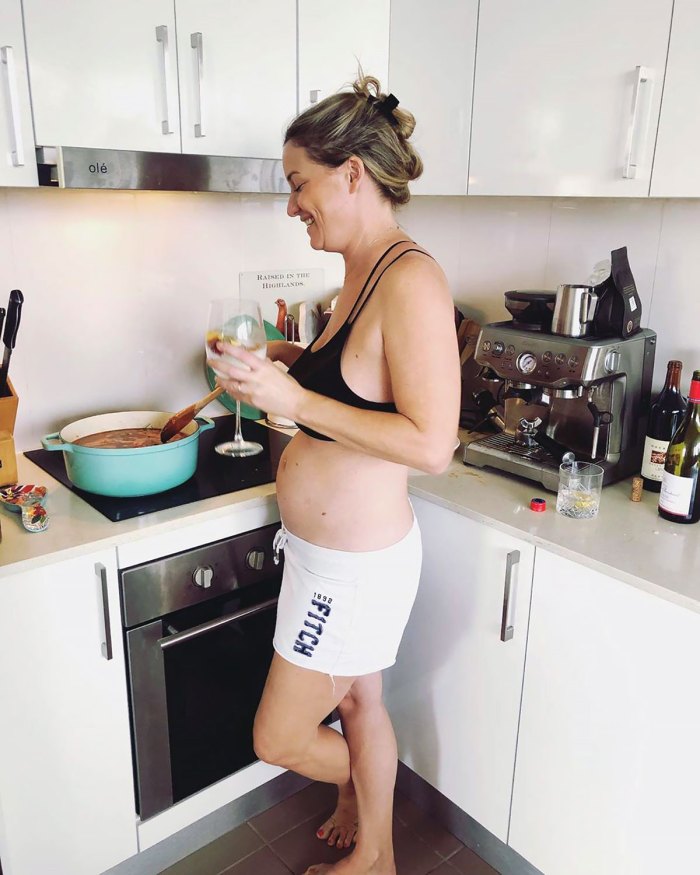 Hannah Ferrier Denies Drinking Wine in Baby Bump Pic: 'It's Sparkling Water With Fruit'