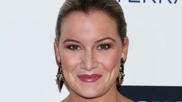 Hannah Ferrier Denies Drinking Wine in Baby Bump Pic: 'It's Sparkling Water With Fruit'