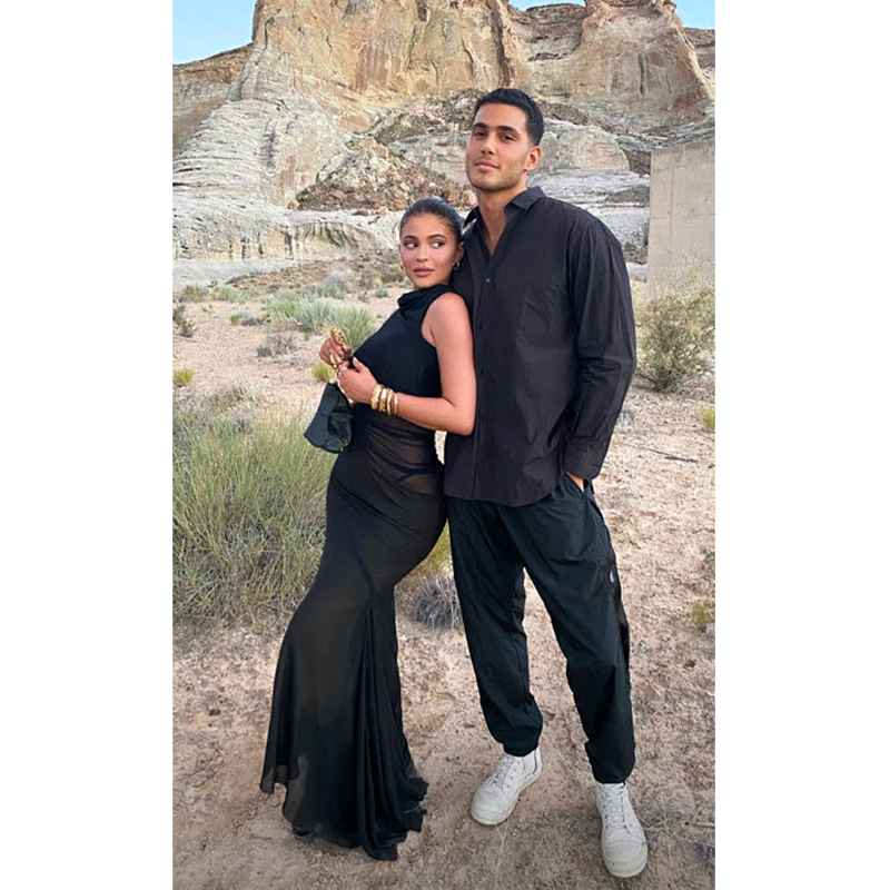 Kendall Jenner Kylie Jenner Vacation Desert With Friends