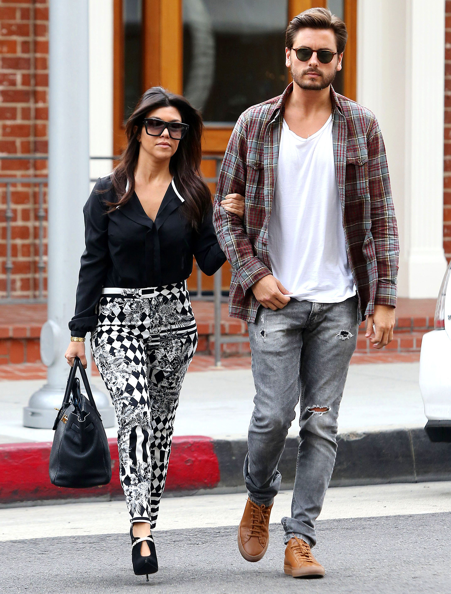 Every Time Scott Disick Kourtney Kardashian Flirted On Social Media He naturally has 'dark brown' hair and 'green' eye color. scott disick kourtney kardashian