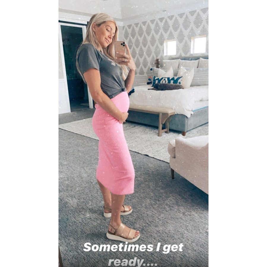 Lindsay Arnold pink baby bump