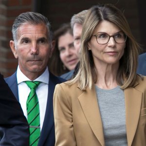 Lori Loughlin and Mossimo Giannulli Ask Judge to Reduce $1 Million Bonds in College Admissions Case