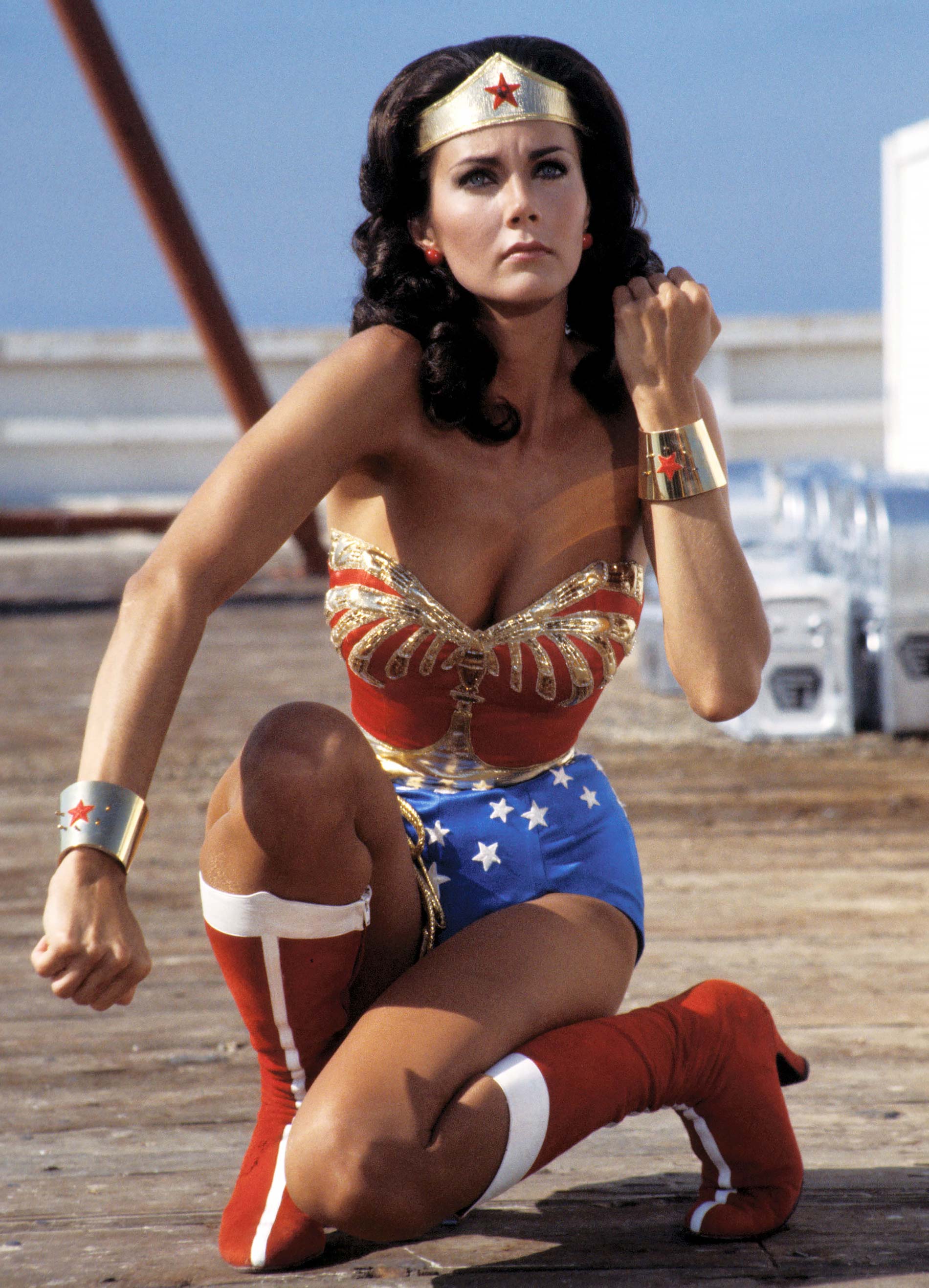 Lynda-Carter-Still-Has-The-Wonder-Woman-Bracelets-Promo.jpg