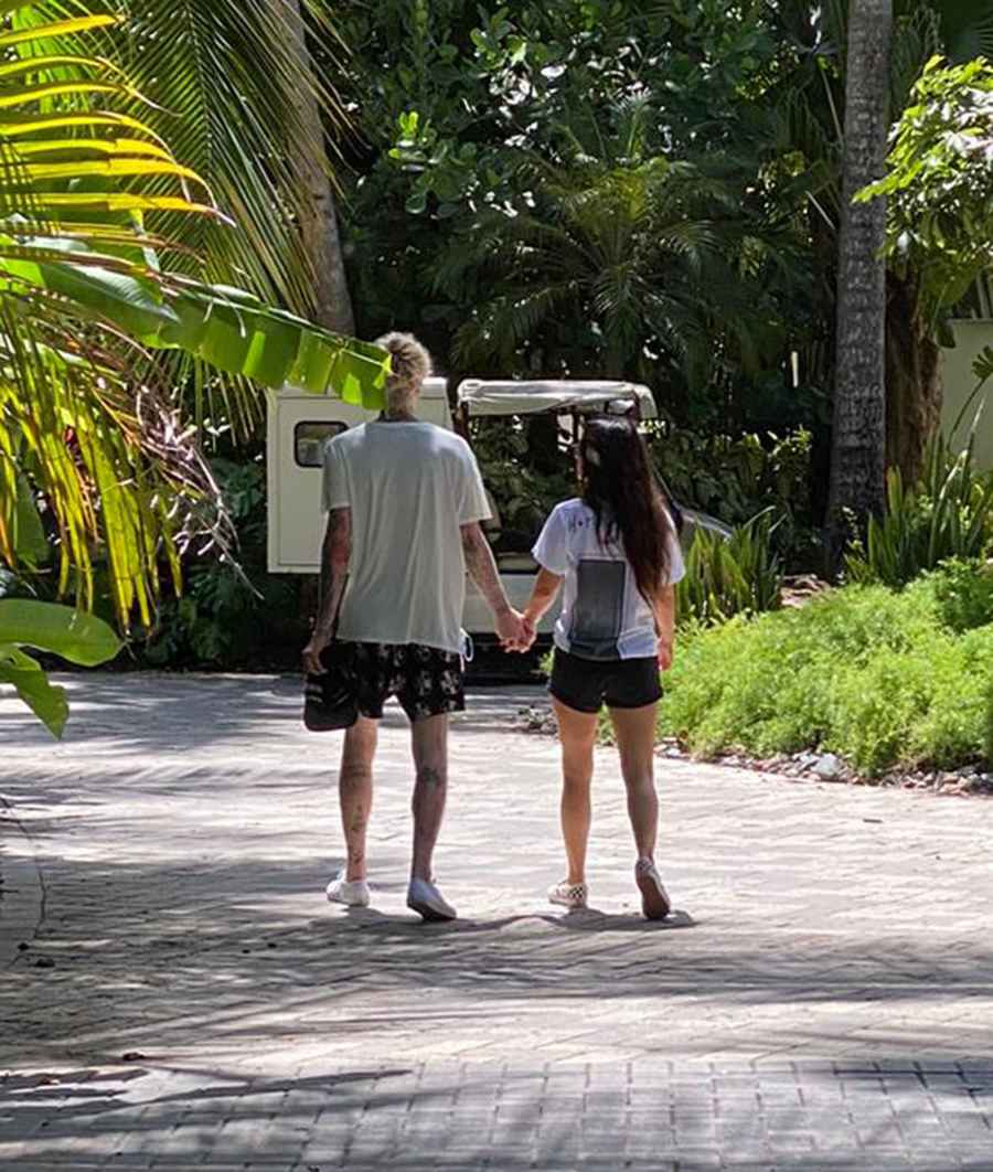Megan Fox And Machine Gun Kelly Hold Hands In Puerto Rico-