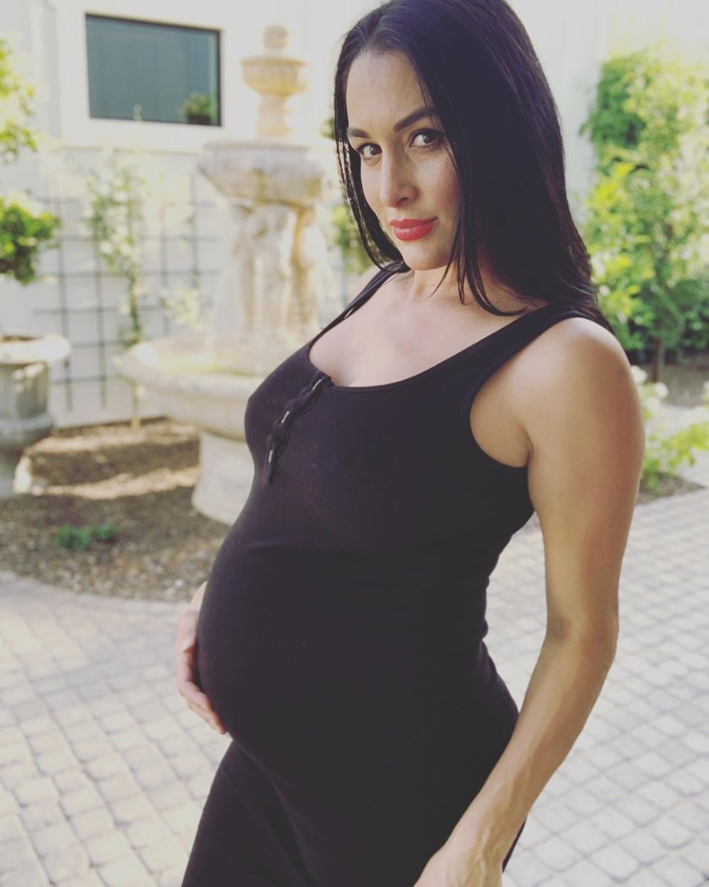 Nikki Bella Sick of being pregnant near breakdown