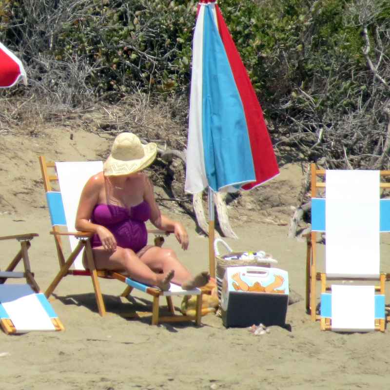 Pregnant Katy Perry Shows Growing Baby Bump at Beach With Orlando Bloom, Karlie Kloss and Joshua Kushner