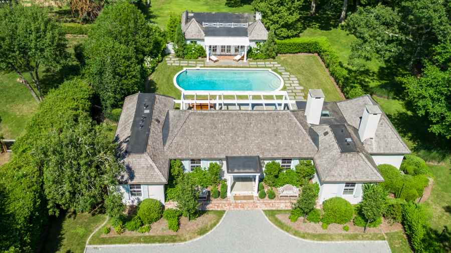 Rachael Ray Sells Her Hamptons Home 3.25 Million