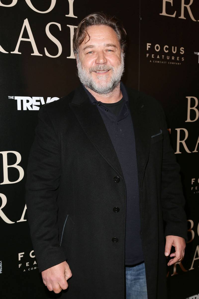 Russell Crowe Stars Pay Tribute to Kelly Preston After Her Death