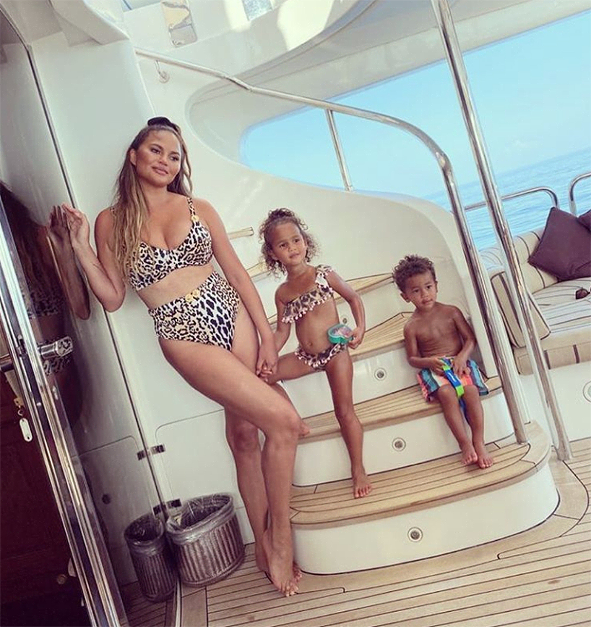 chrissy-teigen-leopard-bikini