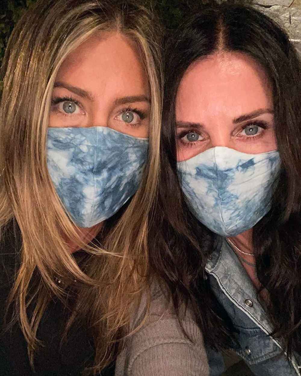 jennifer-aniston-courteney-cox-face-masks