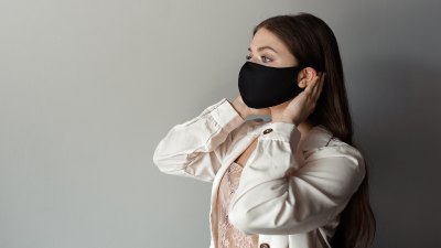 woman-wearing-face-mask