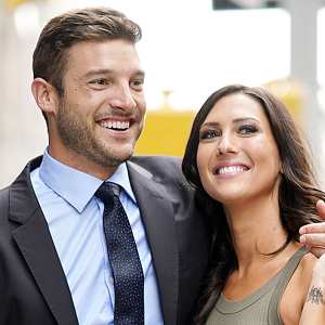 Becca Kufrin Seemingly Moves Into New Home Garrett Yrigoyen Split Rumors Escalate