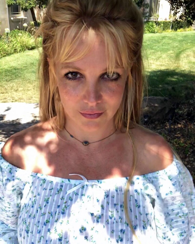 Britney Spears And More Stars Are Obsessed With Showing Us Their Freckles