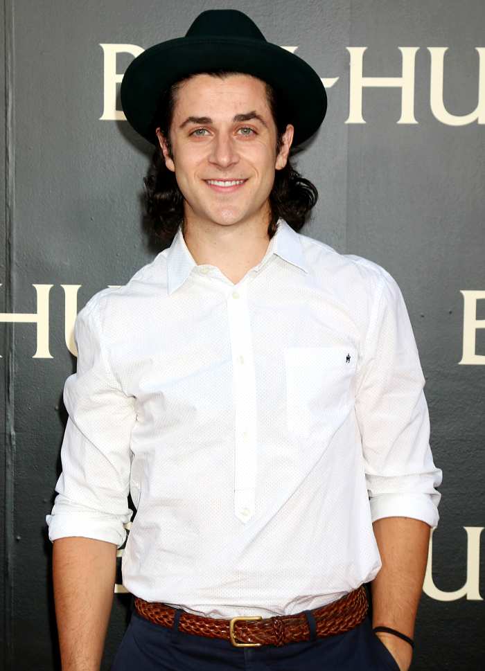 David Henrie Selena Gomez Down Wizards Of Waverly Place Revival