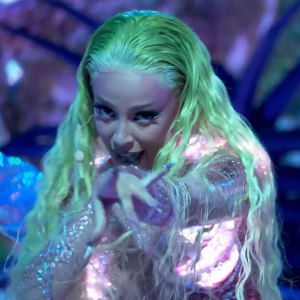 Why Doja Cat Resembled a ‘Beautiful Alien’ at the VMAs