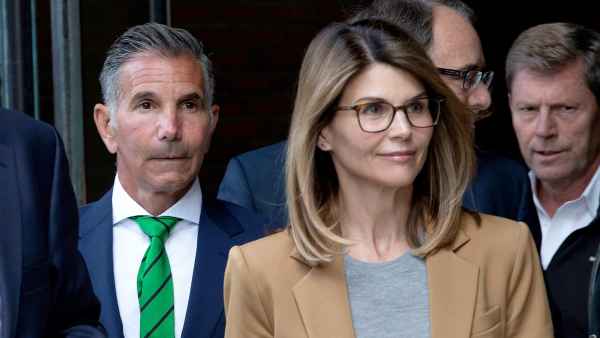 Inside Lori Loughlin and Mossimo Giannulli Sentencing Hearing