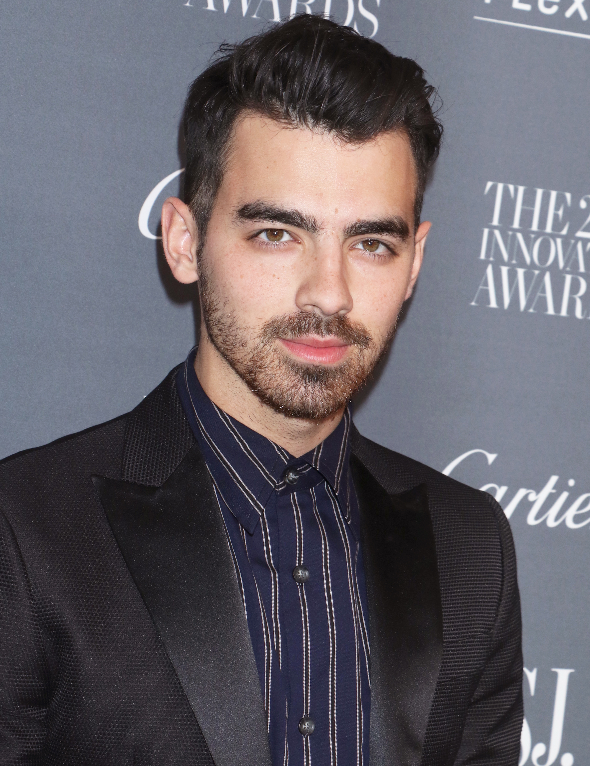 Joe Jonas Dyes His Dark Hair Platinum Blonde: Pic