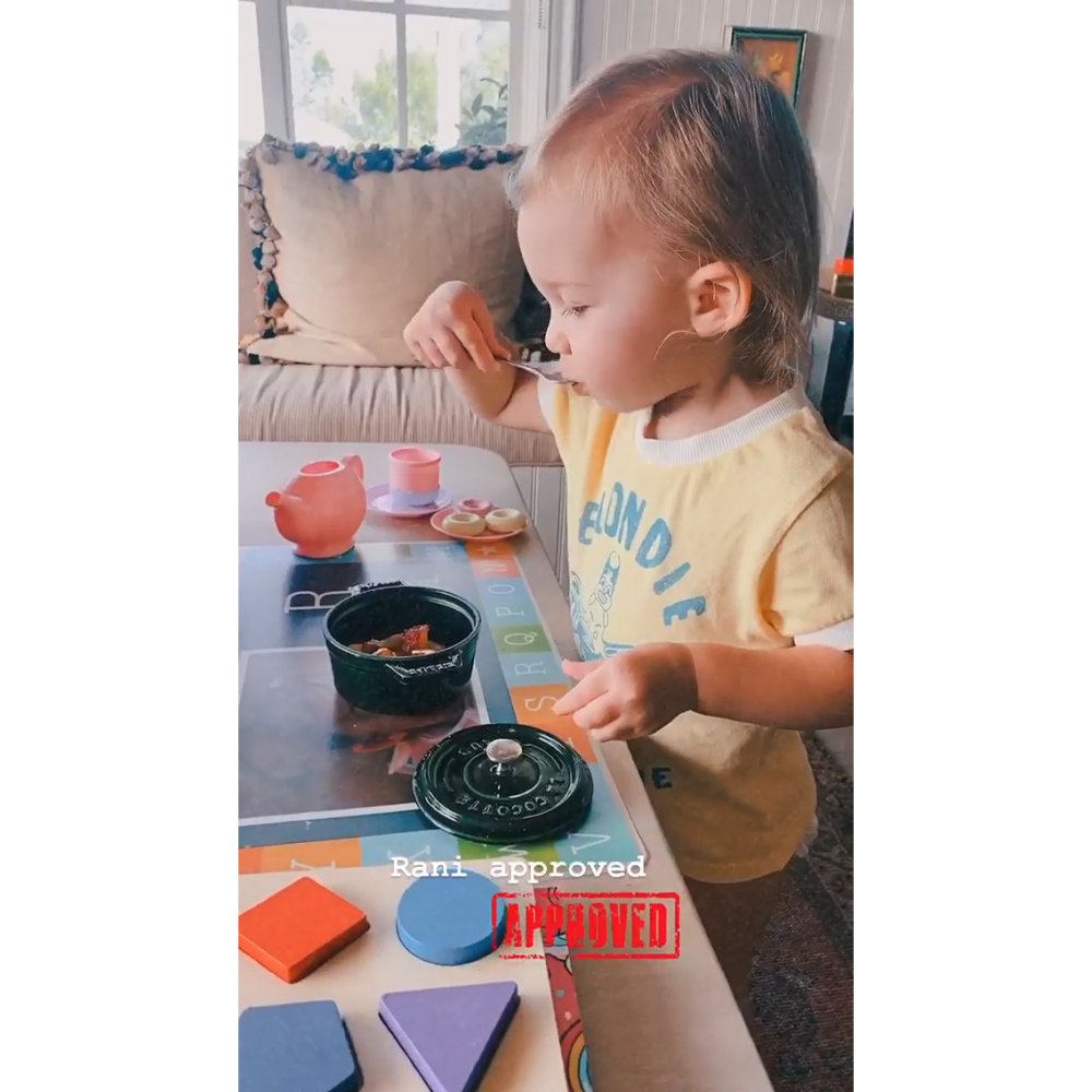 Kate Hudson Bakes 'Yummy' Peach Pies With Daughter Rani Using an 'Easy' WW Recipe