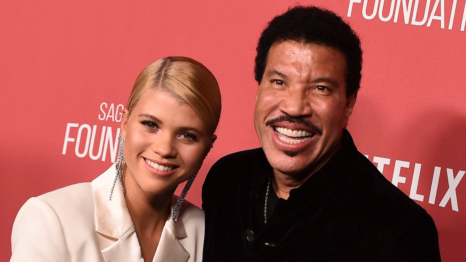 Lionel Richie Bakes a Pink Cake for Daughter Sofia's 22nd Birthday 1
