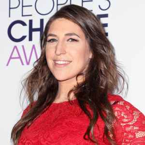 Big Bang Theory’s Mayim Bialik Regrets Trying These ‘90s Fashion Trends