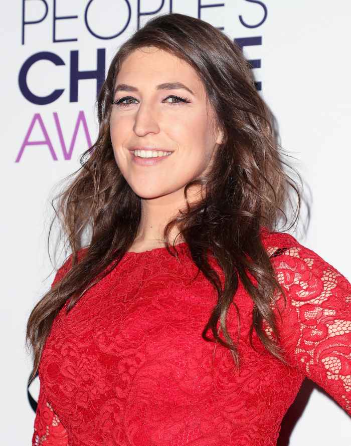 Big Bang Theory’s Mayim Bialik Regrets Trying These ‘90s Fashion Trends