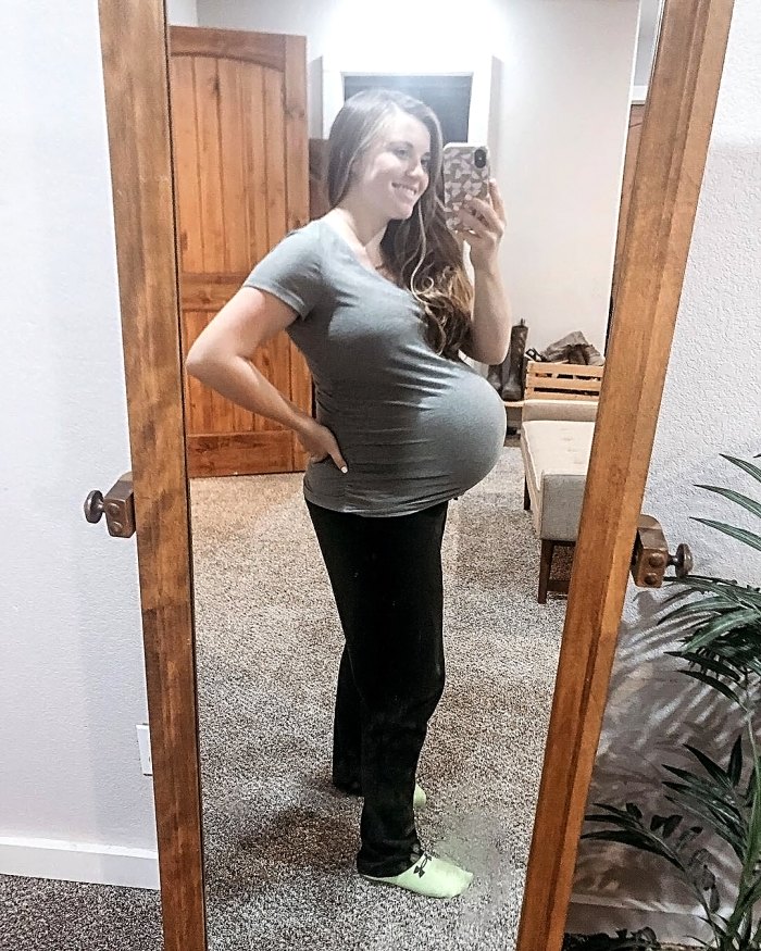 Joy-Anna Duggar, enceinte, montre une bosse de bébé `` quelques s...