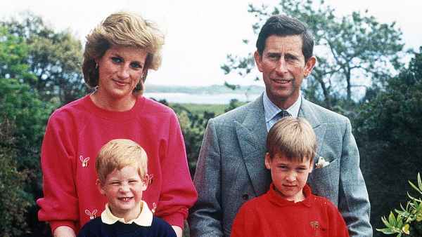 Princess Diana and Prince Charles with Prince Harry and Prince William in 1989 Princess Diana Would Have Made William and Harry Fix Their Issues