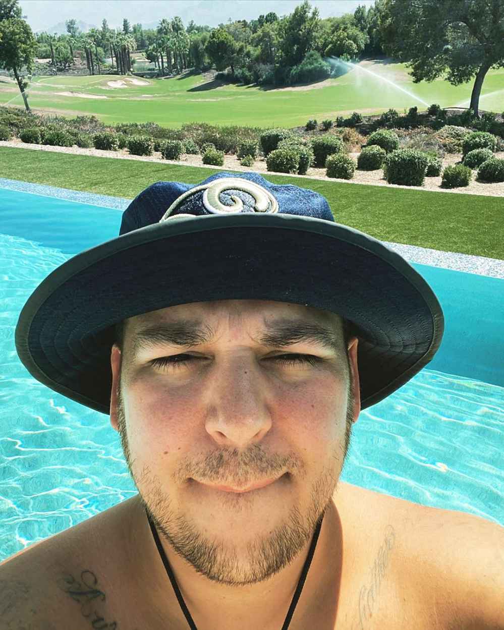 Rob Kardashian Poses Shirtless in New Poolside Selfie
