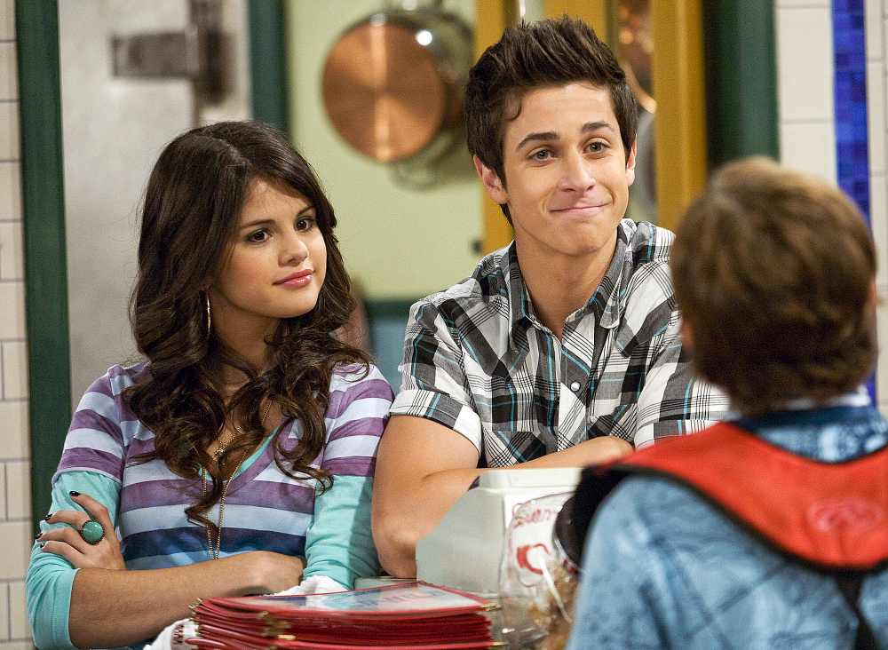 Selena Gomez David Henrie Have a Wizards of Waverly Place Reunion 1