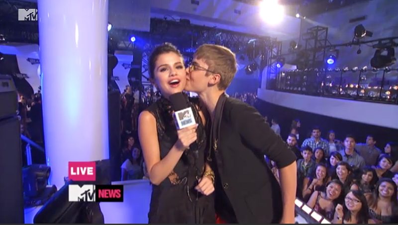 Selena Gomez and Justin Bieber 2011 VMA kiss