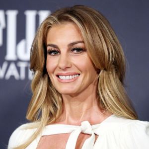 Faith Hill Shows Off New Pink Hair in Makeup-Free Pic