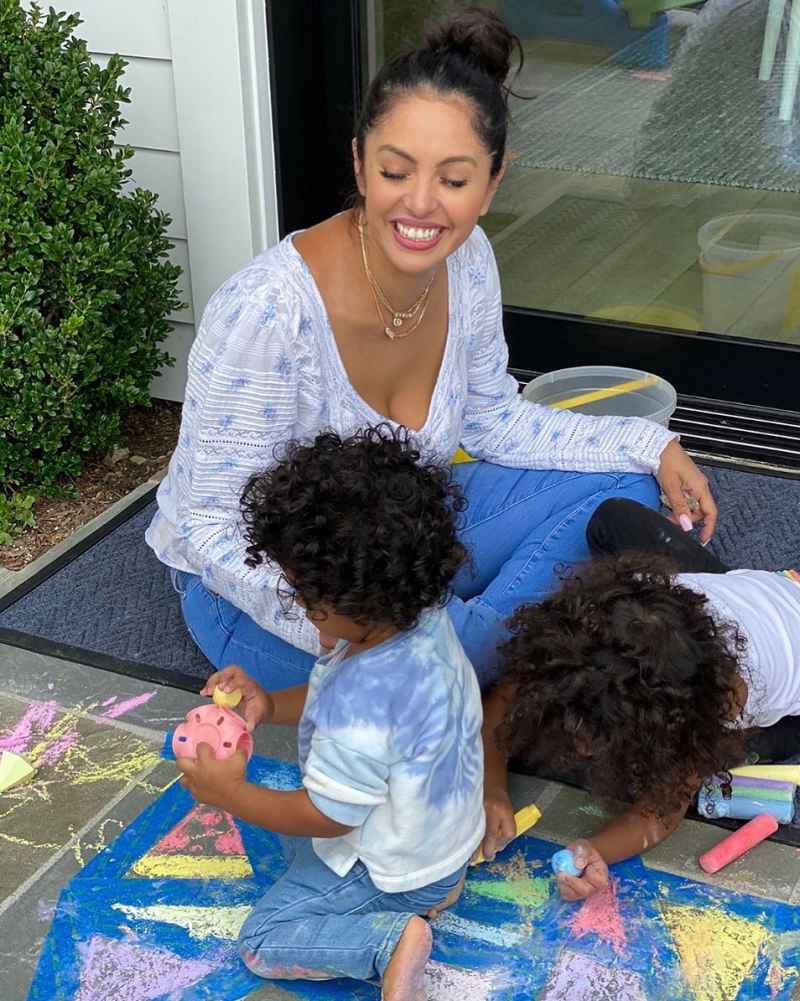 Vanessa Bryant with daughters