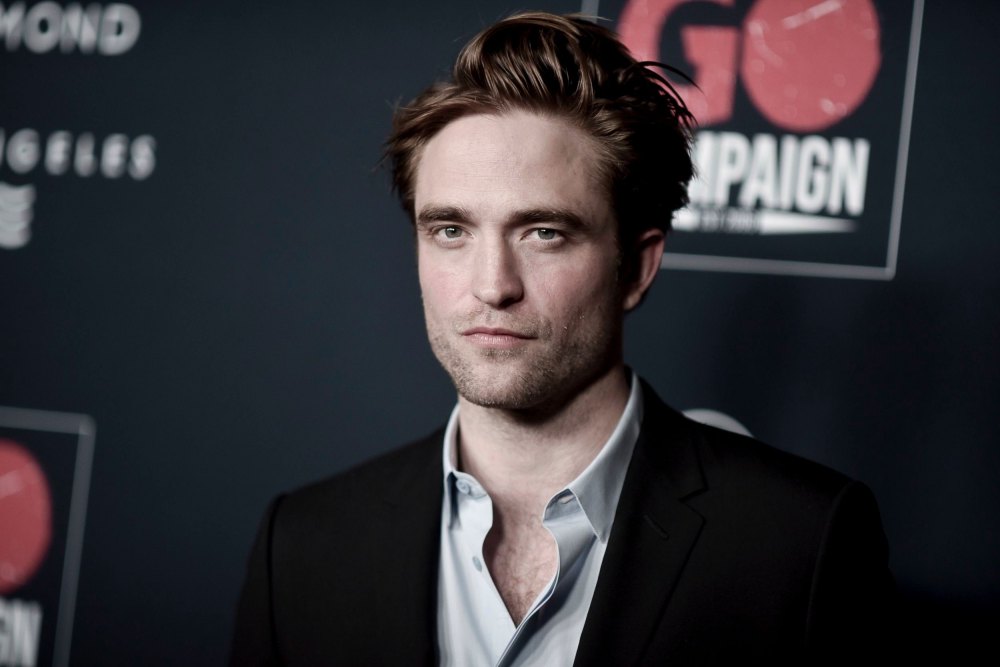 Robert Pattinson Is a Dark and Brooding Batman in 1st Teaser