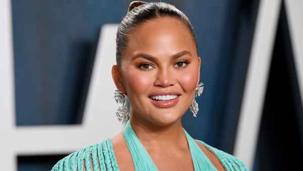 Chrissy Teigen Shows Off Her Bare Baby Bump 2 Weeks After Announcing She’s Expecting Baby No. 3
