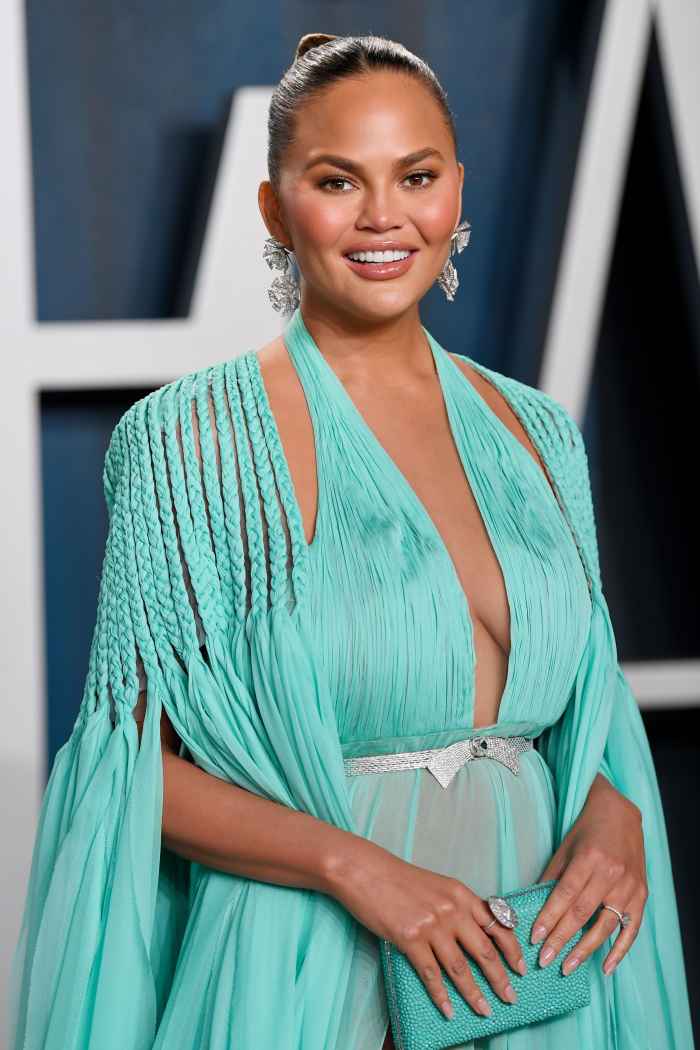 Chrissy Teigen Shows Off Her Bare Baby Bump 2 Weeks After Announcing She’s Expecting Baby No. 3