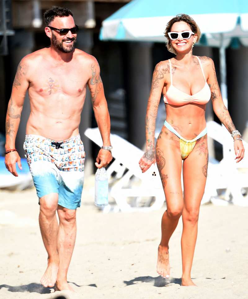 Back On Brian Austin Green Hits Beach With Tina Louise