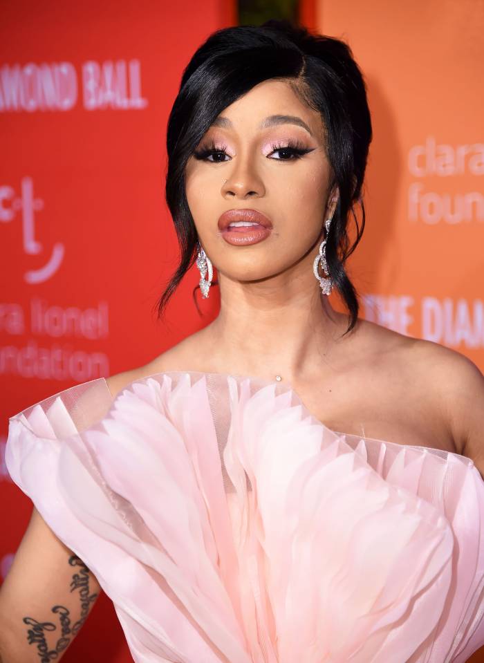 Cardi B Says Her ‘DMs Are Flooded’ After Announcing Offset Split