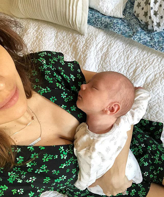 May 2018 Hilaria Baldwin Nursing Pics While Raising 5 Kids Breast-Feeding Album
