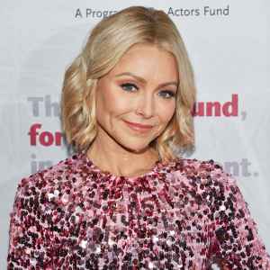 How Kelly Ripa Feels About Coloring Her Hair for the 1st Time in Months