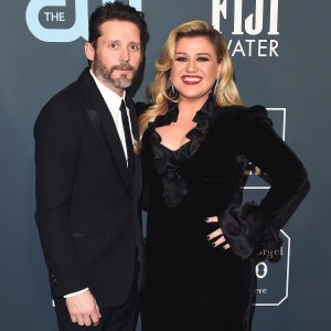 Kelly Clarkson Life Has Been a Dumpster Amid Divorce From Brandon