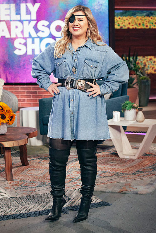 Kelly Clarkson Wearing Eye Patch on Her Talk Show