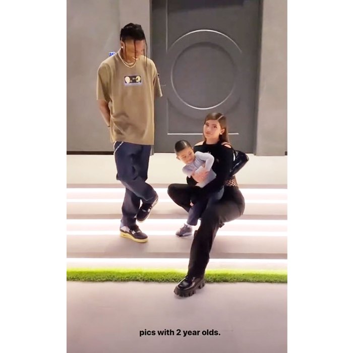 Kylie Jenner Travis Scott Hilariously Struggle Take Family Pic With 2-Year-Old Daughter Stormi