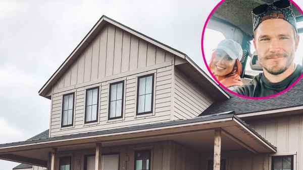 Pregnant Chelsea Houska and Cole DeBoer Are Building Farmhouse for Future Family of 6
