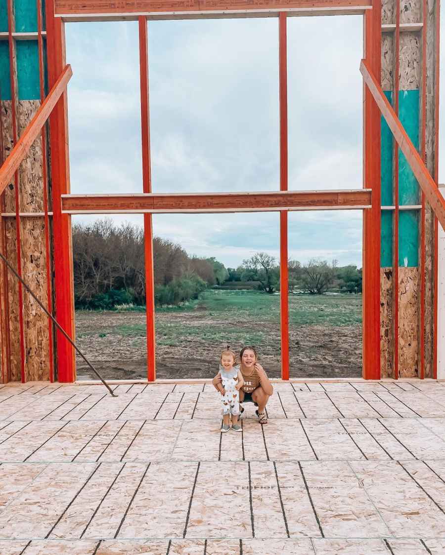 Pregnant Chelsea Houska and Cole DeBoer Are Building Farmhouse for Future Family of 6
