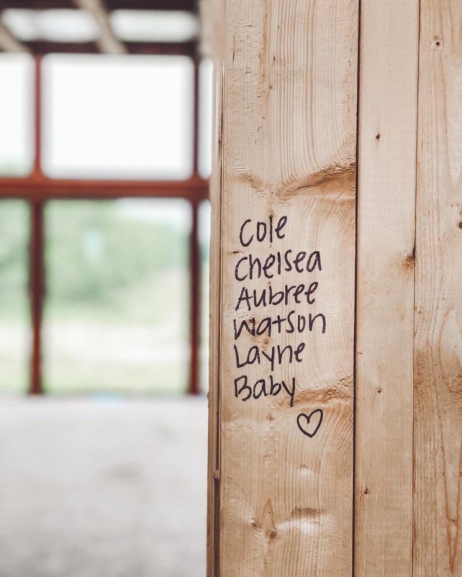 Pregnant Chelsea Houska, Cole DeBoer Build Farmhouse for Family: Pics