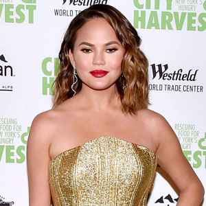 Pregnant Chrissy Teigen 2-Week Bed Rest Ahead 3rd Child Birth