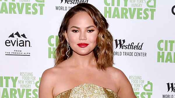 Pregnant Chrissy Teigen 2-Week Bed Rest Ahead 3rd Child Birth