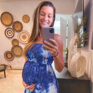 Pregnant Jade Roper Makes Baby Name Bracket