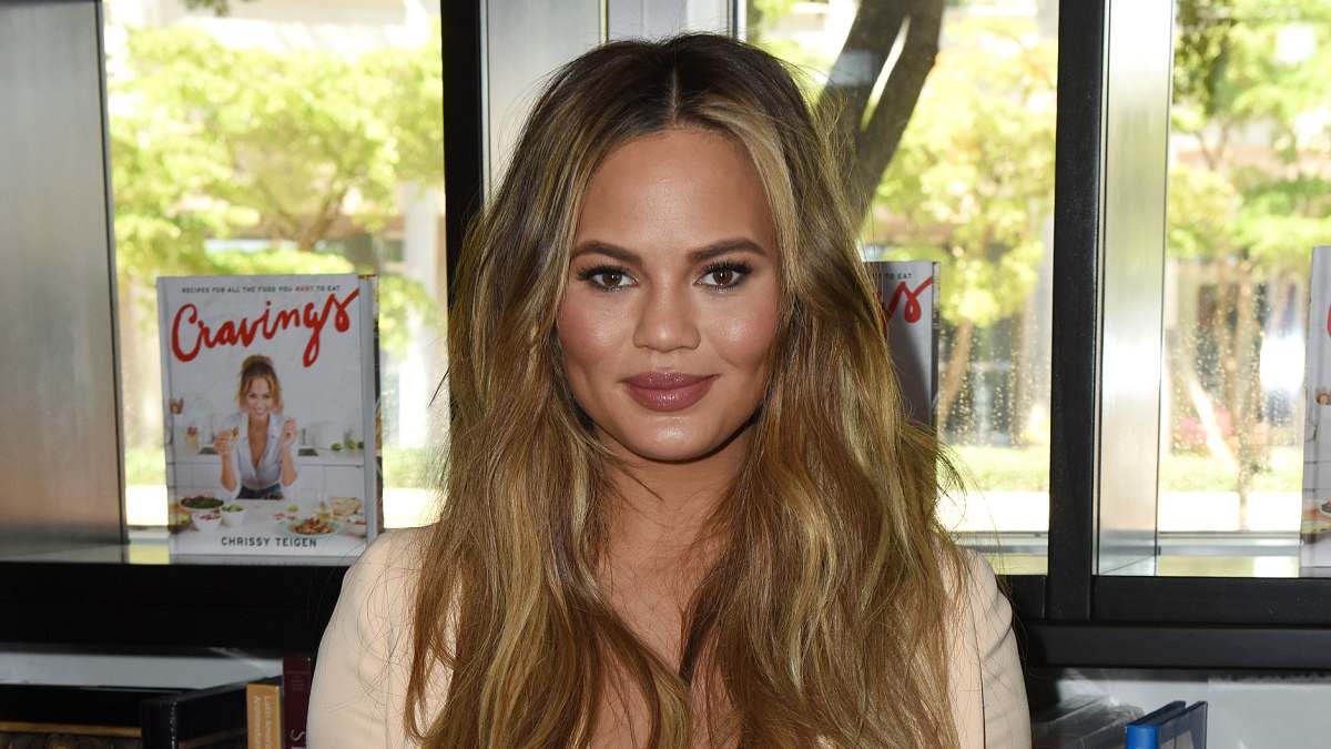 chrissy-teigen-amazon-stylesnap