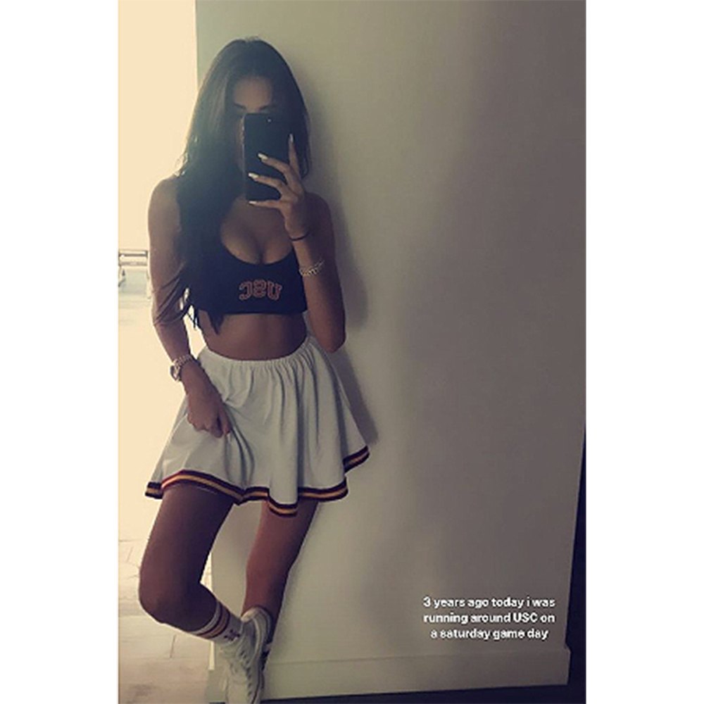 madison-beer-converse-selfie